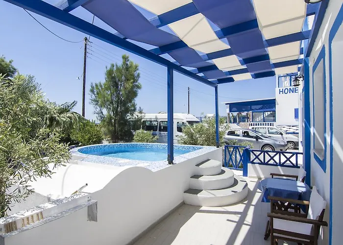 White & Blue * Perivolos (Santorini)