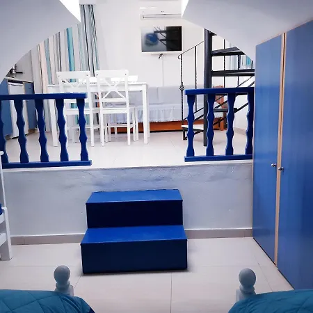 White & Blue Apartament