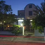 蓝白调酒店