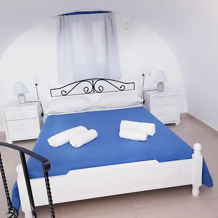 White & Blue Apartamento Perivolos (Santorini)