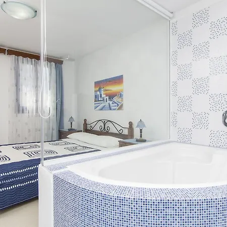 Apartamento White & Blue Playa de Perivolos