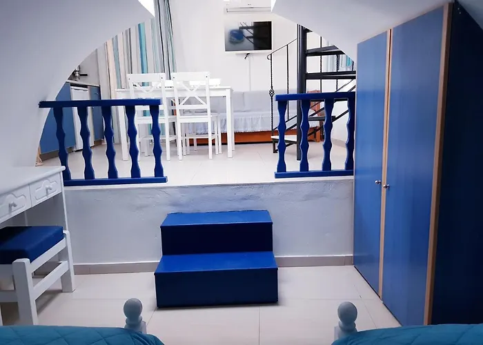 White & Blue Апартаменты